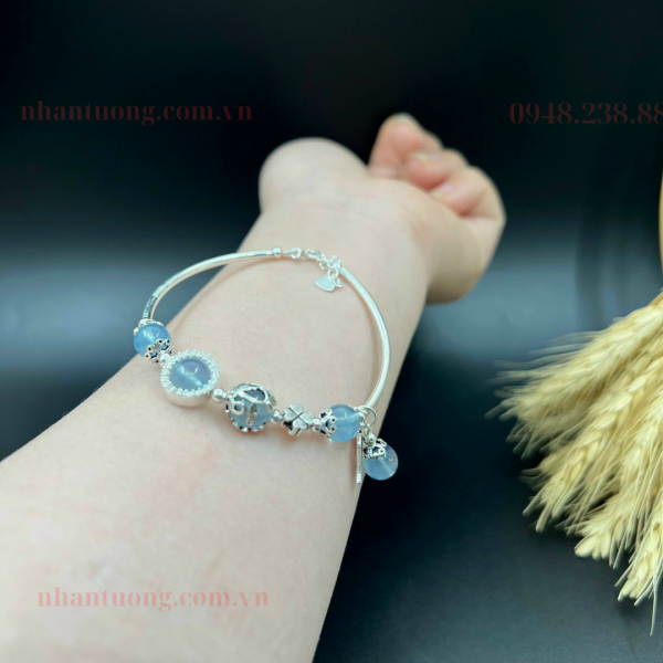 Vòng đá aquamarine charm bạc