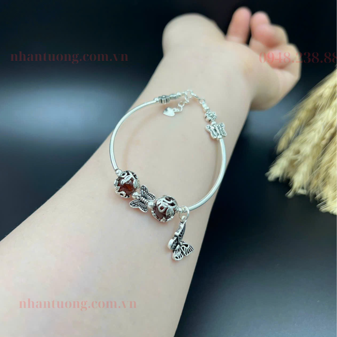 Vòng ngọc Hồng Lựu mix charm bạc