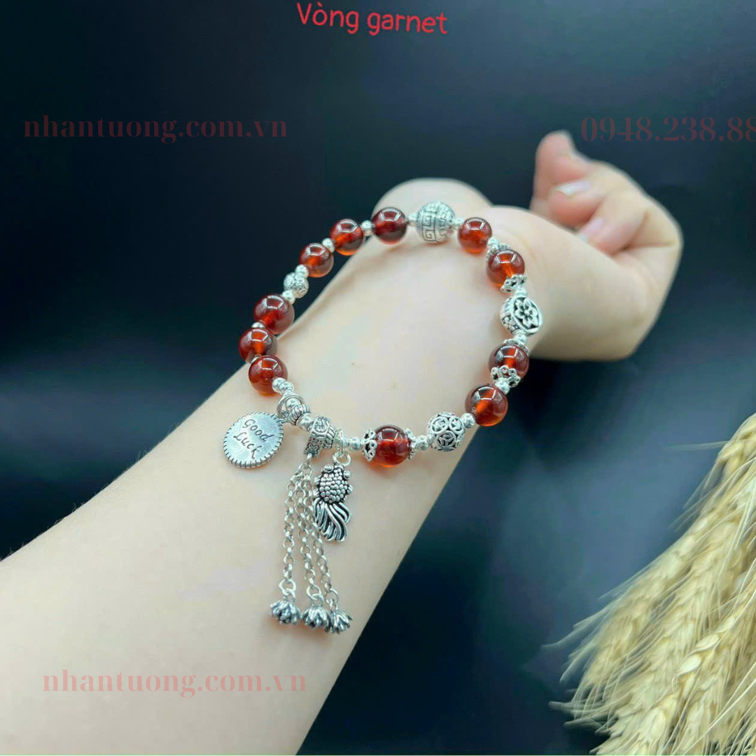 Vòng ngọc Hồng Lựu mix charm bạc